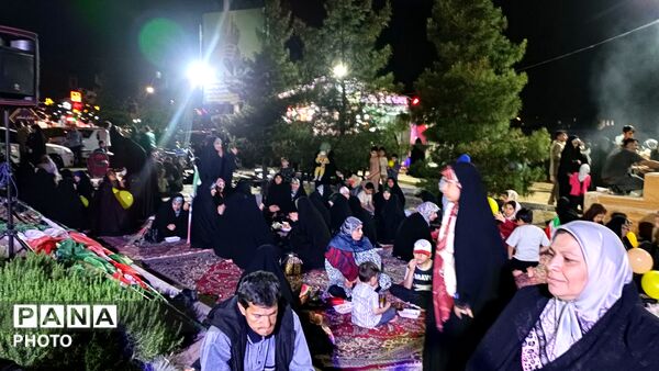 ضیافت رنگارنگ غدیر در ایستگاه خوراکی کرم خونه بابا علی«مسجد المنتظر»