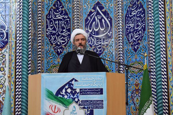تقدیر از خانواده شهید اسلامی در سالروز اقامه اولین نماز جمعه پس از انقلاب