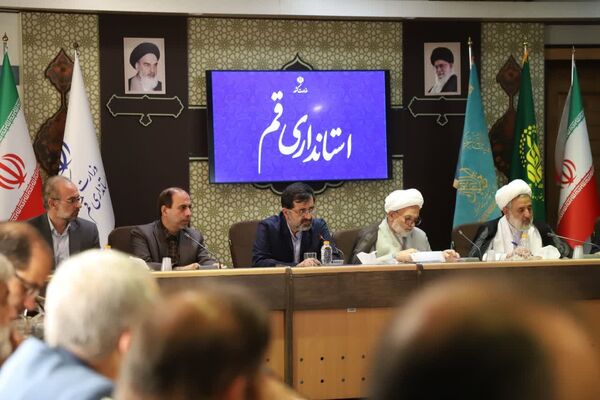 تقدیر از رتبه دوم کنکور سراسری در شورای برنامه‌ریزی آموزش و پرورش قم