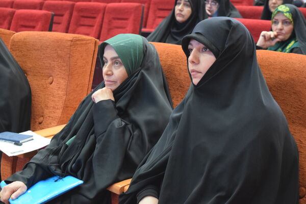 نشست توانمندسازی مدیران منطقه ۱۴ با محوریت مدیریت مدرسه‌محور و تحول آموزشی