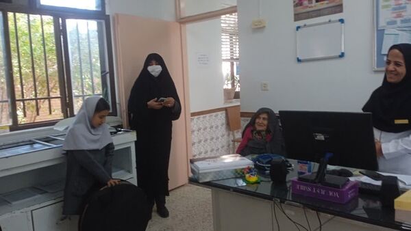 تبریک روز پرستار به کارکنان درمانگاه و خانه بهداشت روستای فدافن 