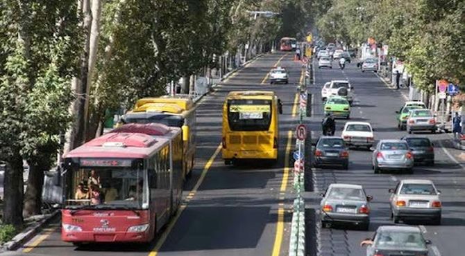 حدود ۲۰۰ اتوبوس دوکابین در حال حمل به سمت کشور است