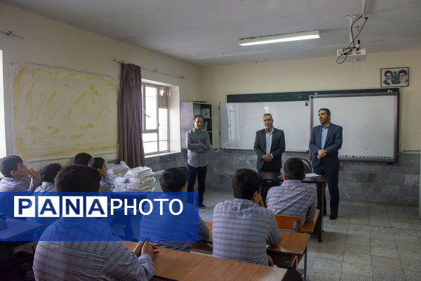 جوانه‌های محلاتی ورود به دوره متوسطه را با جشن جوانه‌ها آغاز کردند