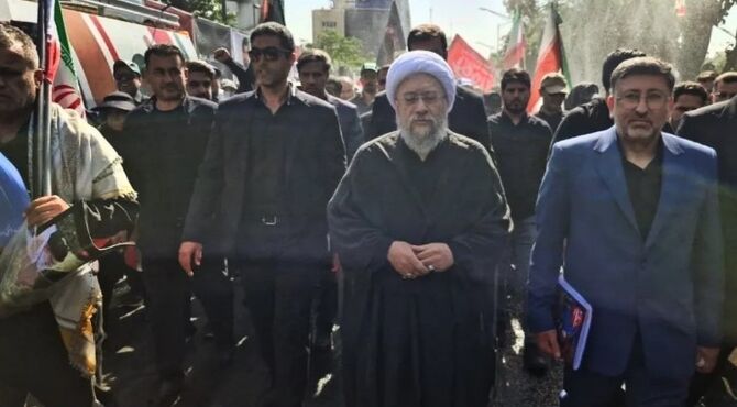 حضور آیت الله آملی لاریجانی در مراسم تشییع پیکر مطهر رهبر شهید