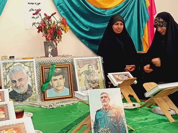 دیدار دانش‌آموزان بسیجی جوکار با خانواده شهید قاسم محمدی