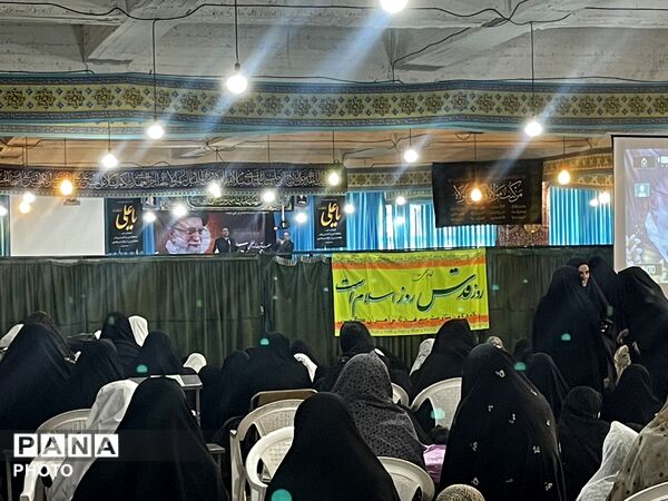 نماز جمعه فارسان؛ تجدید بیعت با ولایت و بصیرت افزایی
