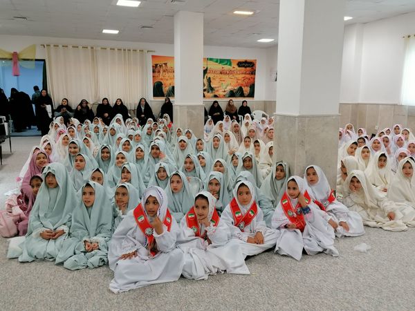 جشن تکلیف دختران با عطر بندگی و شکوفه‌های ایمان