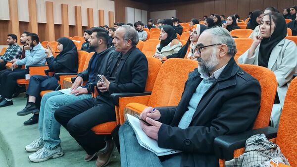 برگزاری محفل شعر در دانشگاه یاسوج