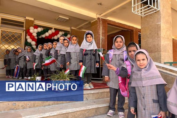 جشن شکوفه‌ها در مدارس بهارستان‌دو؛ آغاز سفری تازه برای کلاس اولی‌ها