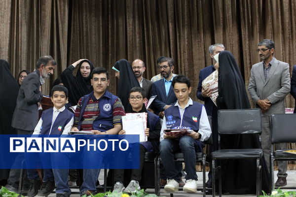 برگزاری مراسم تجلیل از دانش‌آموز خبرنگاران پانا و رتبه‌های برتر استانی فرهنگی و هنری در کاشان
