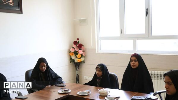 نشست صمیمی مدیر آموزش و پرورش شهرستان ابرکوه با دانش آموز خبرنگاران پانا