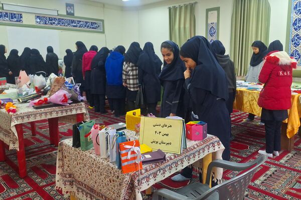 نمایشگاه آثار مسابقات جشنواره فرهنگی هنری امید فردا 