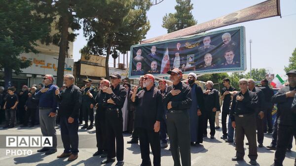 خیابان امام در روز تاسوعای حسینی حال و هوای دیگری میدهد 