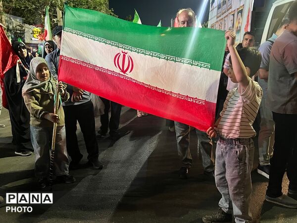 حضور باشکوه مردم کرج در صدمین شب از مقاومت