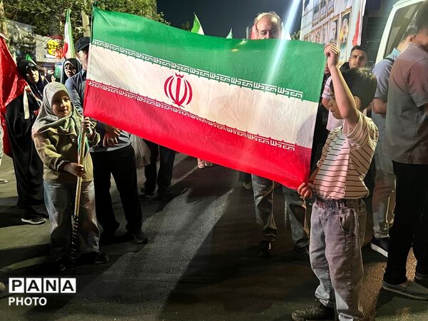 حضور باشکوه مردم کرج در صدمین شب از مقاومت