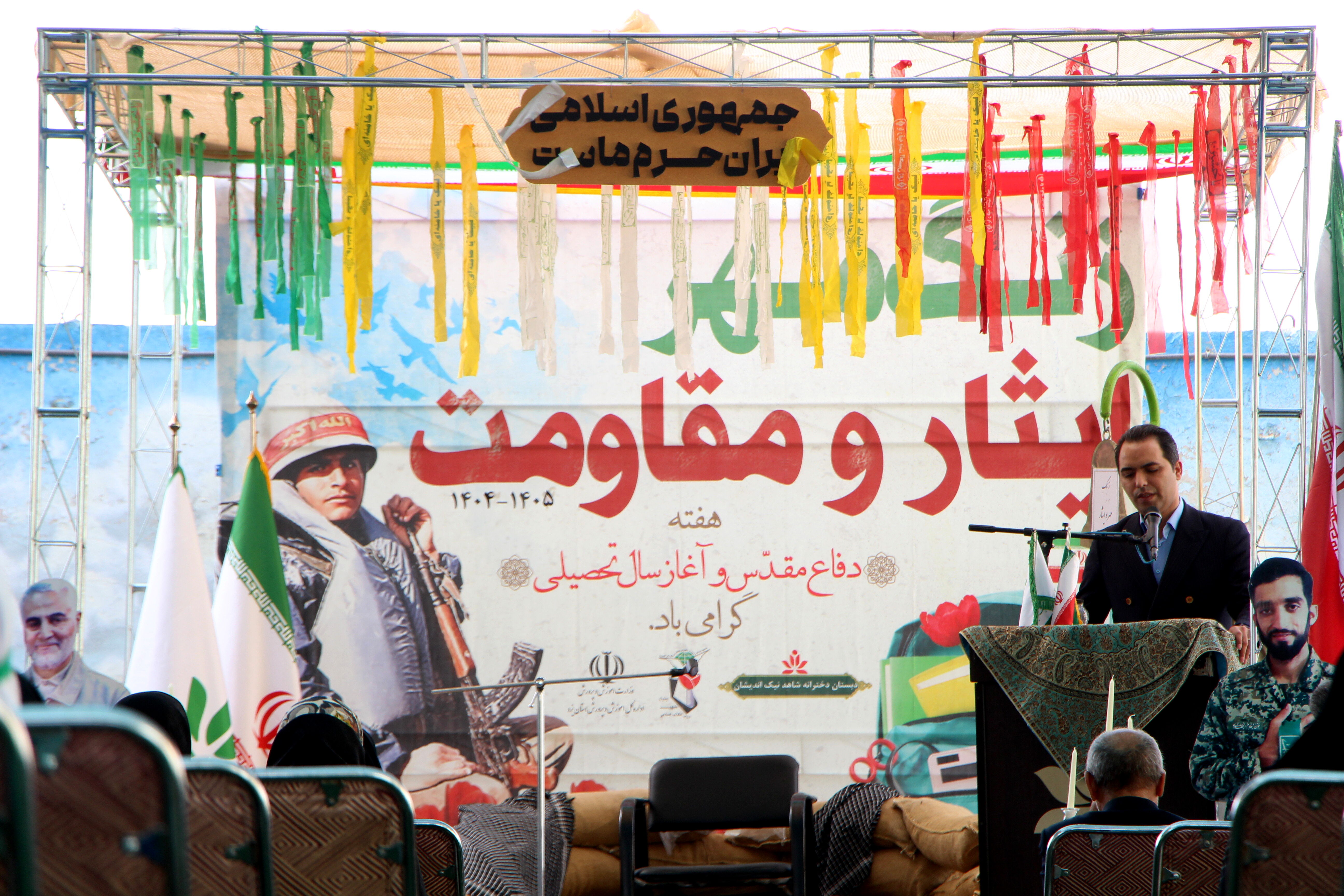 برگزاری یادواره شهدای منا و جنگ ۱۲ روزه در مدرسه شاهد نیک اندیشان