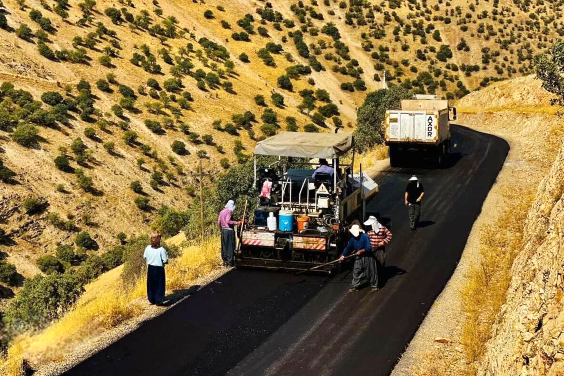 مدیر راهداری جوانرود از آسفالت و ایمن‌سازی راه‌های این شهرستان خبر داد