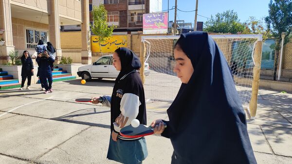برگزاری المپیاد ورزشی به مناسبت هفته تربیت بدنی در مدرسه نمونه دولتی ۹ دی یاسوج