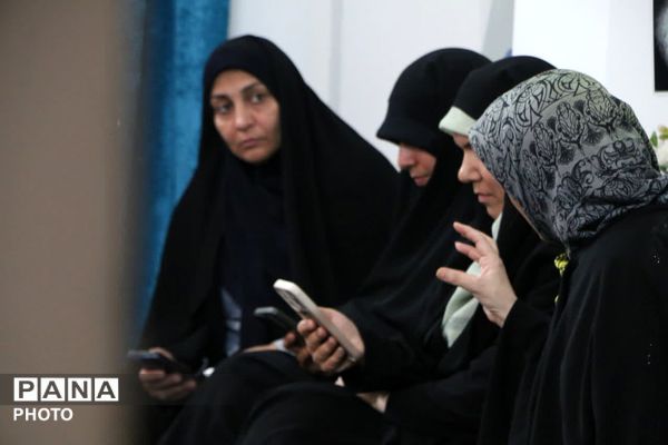 سلسله نشست‌های شعرخوانی خانه شعر و ادب یزد
