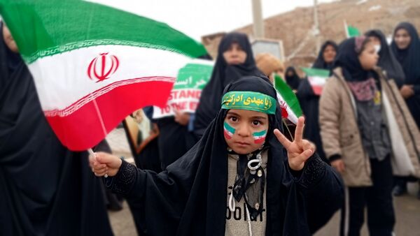 حاشیه نگاری حضور مردم شهر بن در راهپیمایی ۲۲ بهمن ۱۴۰۴