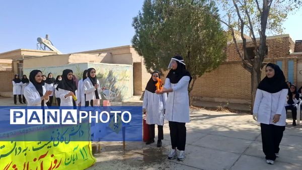 برگزاری جشن علمی شیمی در دبیرستان حضرت زینب(س) بهاباد