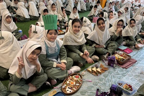 برگزاری مراسم صبحانه سلامت در دبستان نیلوفر رفیعی ناحیه دو شهرری 