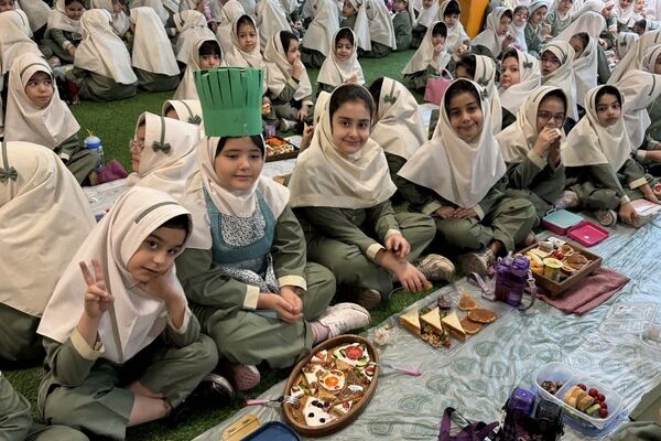 برگزاری مراسم صبحانه سلامت در دبستان نیلوفر رفیعی ناحیه دو شهرری 