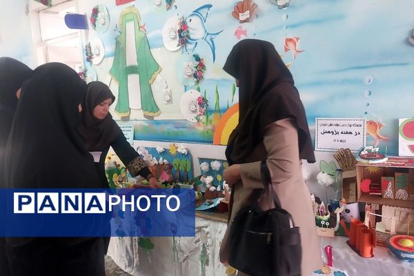  نمایشگاه هفته پژوهش و نواختن زنگ پژوهش در دبستان دخترانه مهران