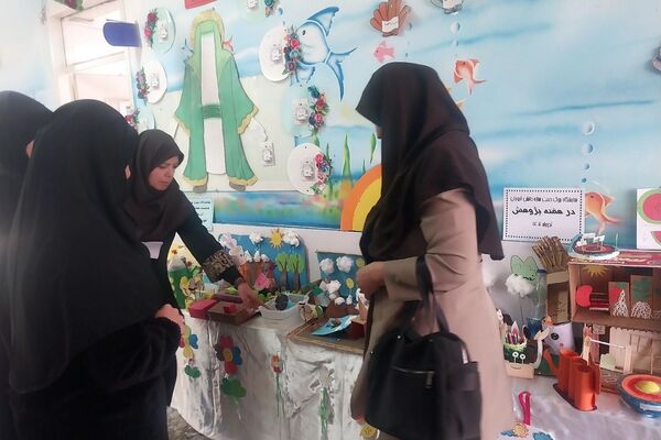  نمایشگاه هفته پژوهش و نواختن زنگ پژوهش در دبستان دخترانه مهران