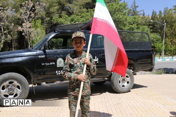 مردم در میدان، پای کار انقلاب اسلامی