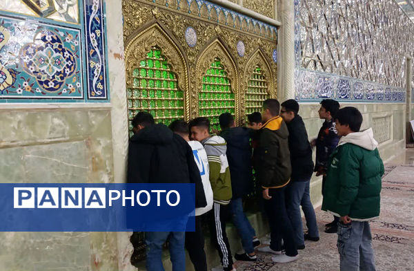 آیین جشن تکلیف دانش‌آموزان دبیرستان شهید غفاری قم