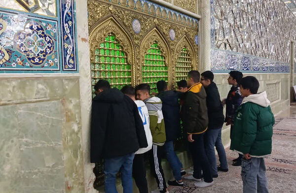 آیین جشن تکلیف دانش‌آموزان دبیرستان شهید غفاری قم