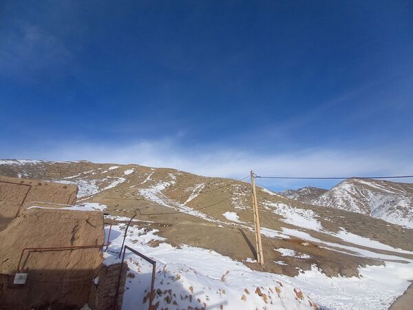 بارش برف زمستانی در روستا بتو 