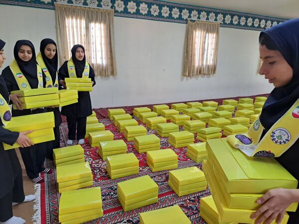 اهدای ۶۰۰ پک لوازم التحریر برای دانش‌آموزان کم برخوردار