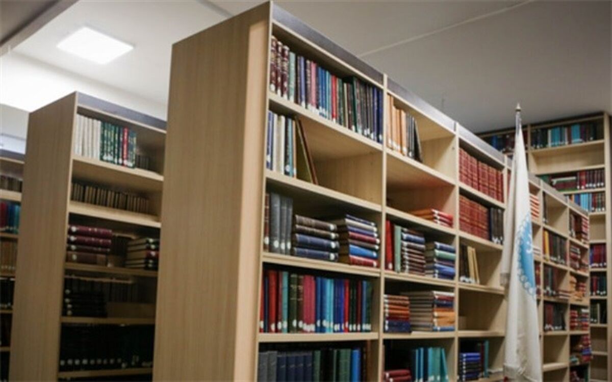 دانش آموزان اردکانی‌ به شوق کتاب، مدرسه تا کتابخانه را پیاده پیمودند