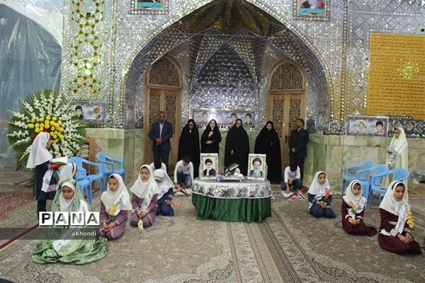 تجدید بیعت دانش آموزان بافقی با شهدا