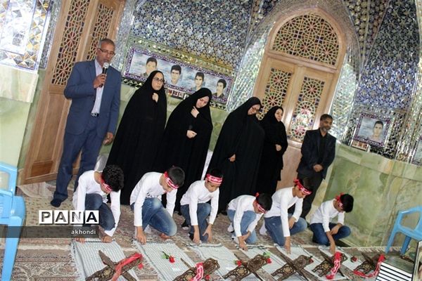 تجدید بیعت دانش آموزان بافقی با شهدا