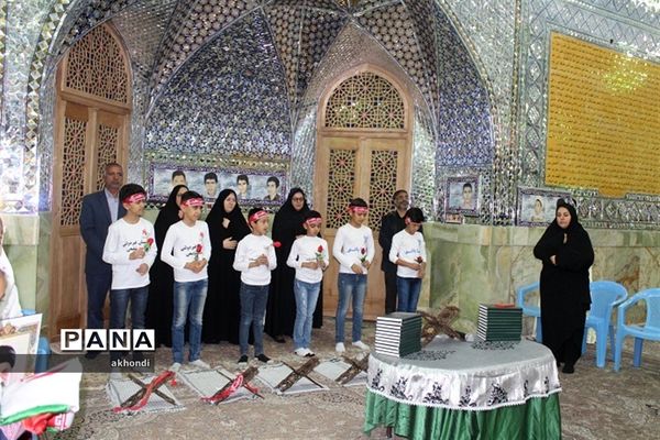 تجدید بیعت دانش آموزان بافقی با شهدا