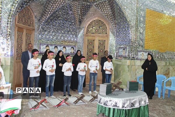 تجدید بیعت دانش آموزان بافقی با شهدا