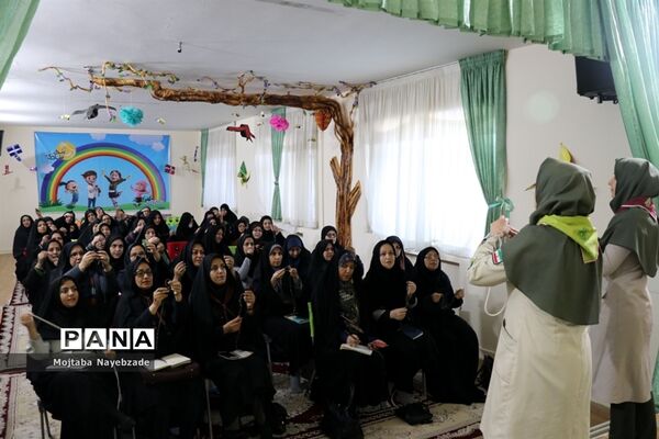 دوره آموزشی مربیان پیشتاز سازمان دانش‌آموزی ناحیه 7 مشهد