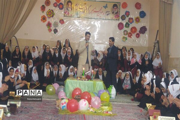 برگزاری صبحگاه قرآنی در دبستان فاطمیه ابرکوه