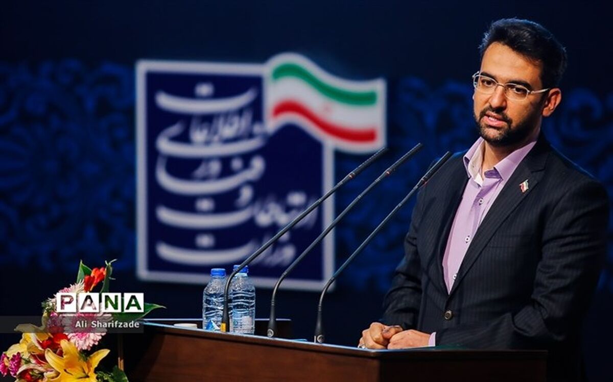 آذری جهرمی: قرار نیست آموزش و پرورش جور تمام ارگان‌ها را در مدارس بکشد