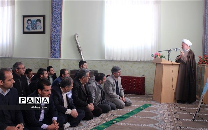 حضور نماینده ولی فقیه خراسان شمالی در نماز جماعت کارکنان اداره آموزش وپرورش بجنورد