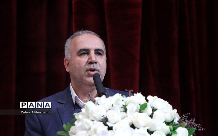 نظریان: دانش آموزان درکنار هوش منطقی باید به هوش اخلاقی و اجتماعی توجه ویژه داشته باشند