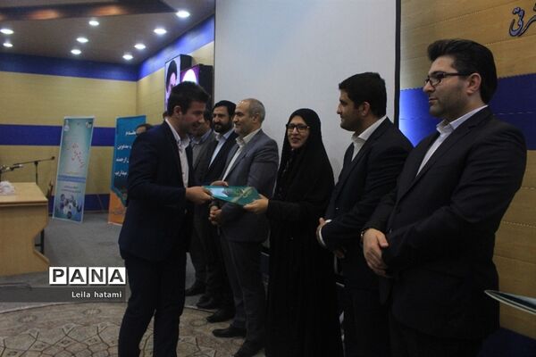 آیین تجلیل از پژوهشگران و فعالان عرصه تحقیق و پژوهش آموزش و پرورش آذربایجان شرقی