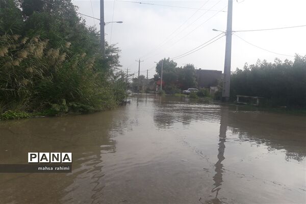 بارش کم سابقه باران  و آبگرفتگی معابر و مناطق مسکونی آبادان