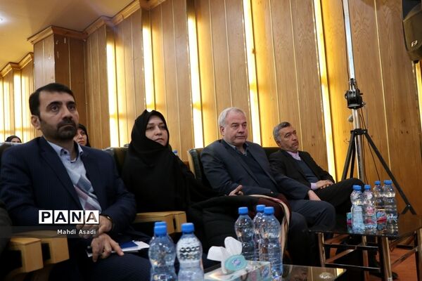 نشست صمیمانه وزیر آموزش و پرورش با جمعی از فرهنگیان خراسان رضوی