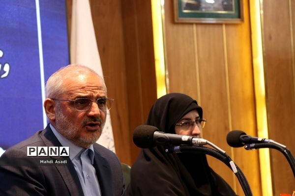 نشست صمیمانه وزیر آموزش و پرورش با جمعی از فرهنگیان خراسان رضوی