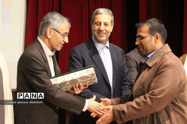 تقدیر از برگزیدگان و فعالان پنجمین اجلاس نماز در بوشهر