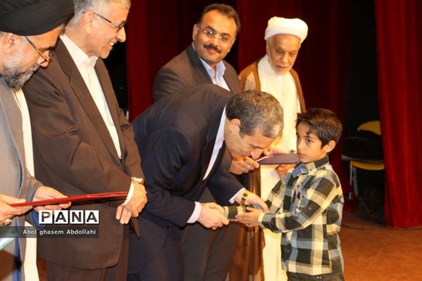 تقدیر از برگزیدگان و فعالان پنجمین اجلاس نماز در بوشهر